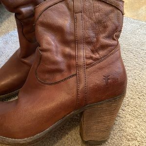Beautiful heeled Frye booties